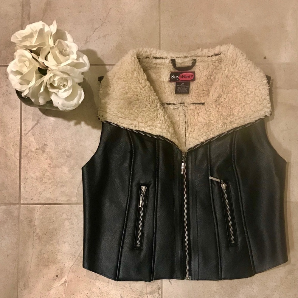❄️💫 Black Vest with Faux Leather and Fur 💫❄️